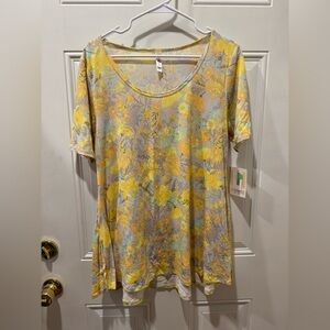 NWT LulaRoe Perfect Tee small